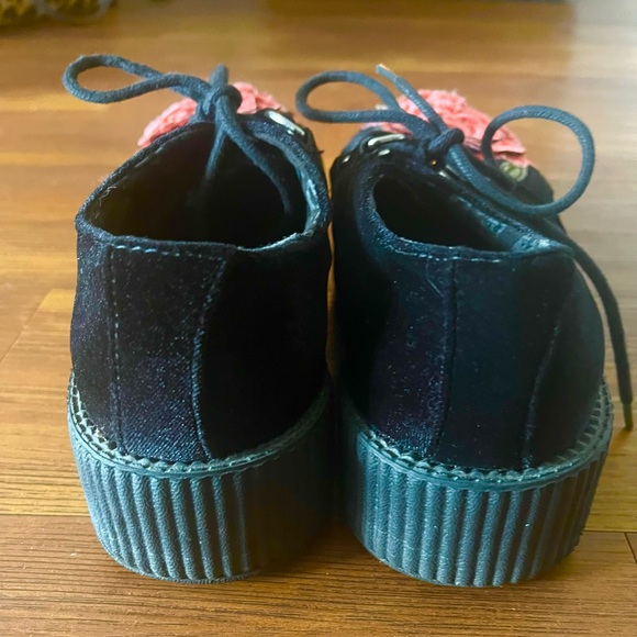 T.U.K. RARE Embroidered Velvet Creepers - Picture 4 of 6